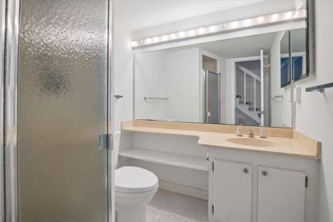 Condo in South Palm Beach, Florida, 1 bedroom  № 2191080 - photo 12