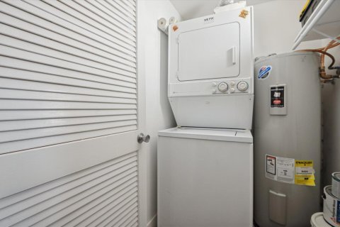Condo in South Palm Beach, Florida, 1 bedroom  № 2191080 - photo 13