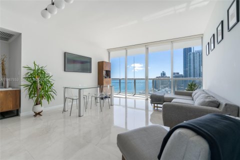 Condominio en Miami, Florida, 2 dormitorios  № 2030649