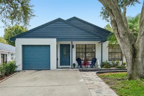 House in Palm Harbor, Florida 3 bedrooms, 175.77 sq.m. № 2259445