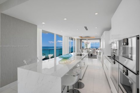 Copropriété à vendre à Bal Harbour, Floride: 3 chambres, 388.8 m2 № 1938377 - photo 2