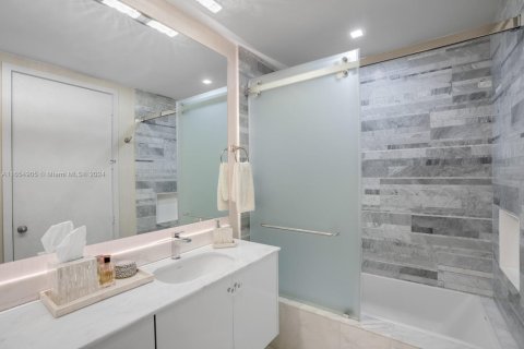 Copropriété à vendre à Bal Harbour, Floride: 3 chambres, 388.8 m2 № 1938377 - photo 7