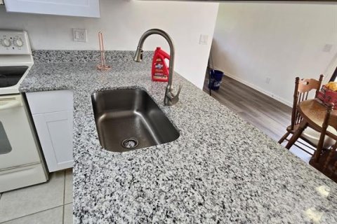Touwnhouse à louer à Ocala, Floride: 2 chambres, 115.48 m2 № 1799954 - photo 4