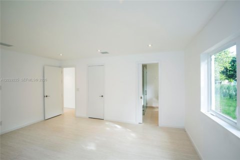 Villa ou maison à vendre à Coral Gables, Floride: 4 chambres, 242.2 m2 № 2083891 - photo 6