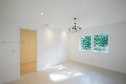 Villa ou maison à vendre à Coral Gables, Floride: 4 chambres, 242.2 m2 № 2083891 - photo 10