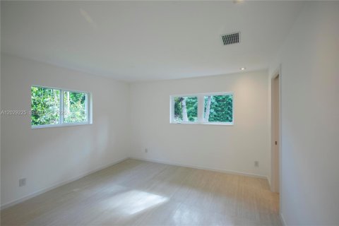 Villa ou maison à vendre à Coral Gables, Floride: 4 chambres, 242.2 m2 № 2083891 - photo 17
