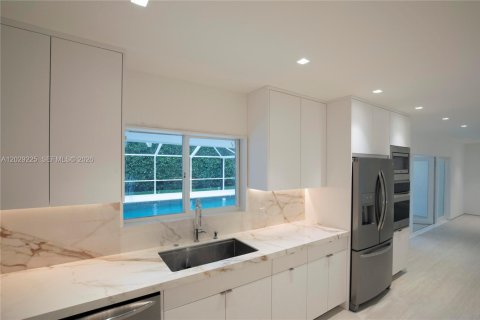 Villa ou maison à vendre à Coral Gables, Floride: 4 chambres, 242.2 m2 № 2083891 - photo 14
