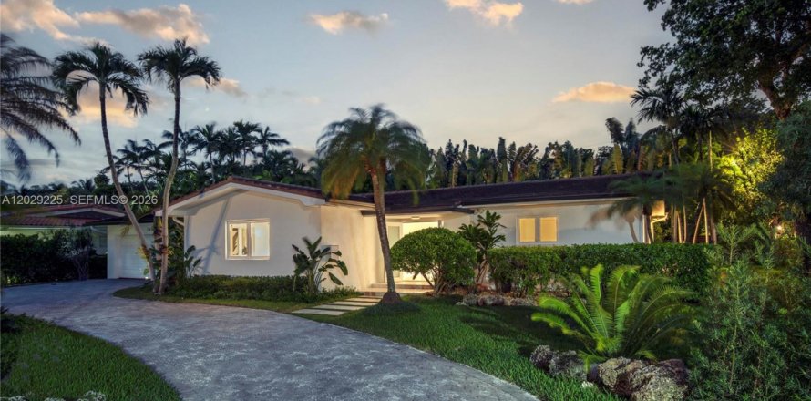 Villa ou maison à Coral Gables, Floride 4 chambres, 242.2 m2 № 2083891