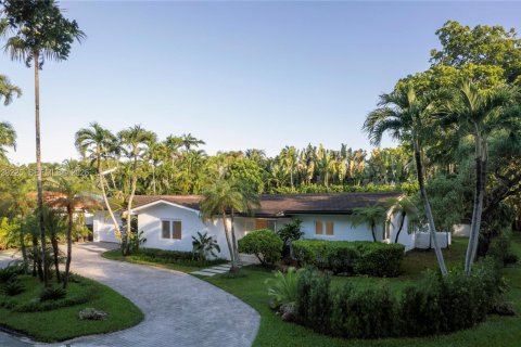 Villa ou maison à vendre à Coral Gables, Floride: 4 chambres, 242.2 m2 № 2083891 - photo 2
