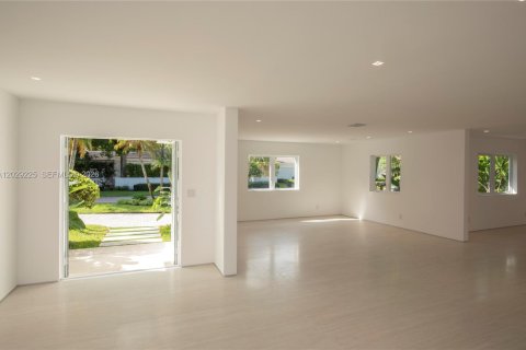 Villa ou maison à vendre à Coral Gables, Floride: 4 chambres, 242.2 m2 № 2083891 - photo 8