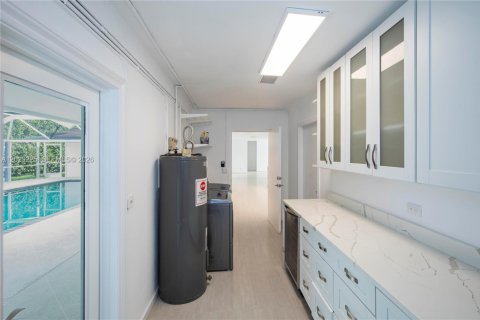 Villa ou maison à vendre à Coral Gables, Floride: 4 chambres, 242.2 m2 № 2083891 - photo 12