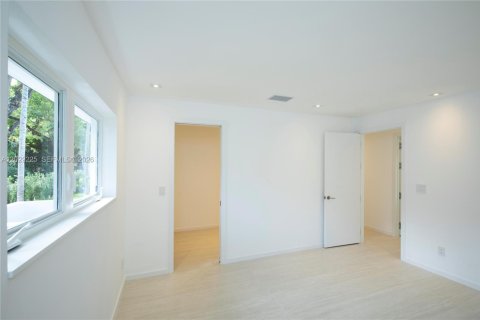 Villa ou maison à vendre à Coral Gables, Floride: 4 chambres, 242.2 m2 № 2083891 - photo 9