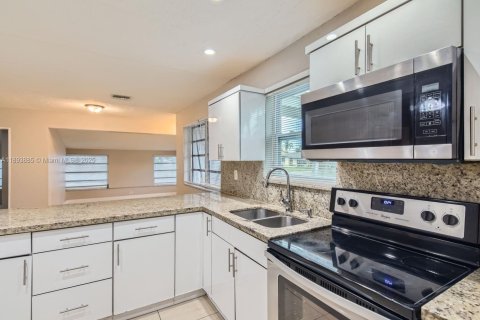 Casa en venta en Miramar, Florida, 3 dormitorios, 109.62 m2 № 1945950 - foto 8