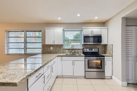 Casa en venta en Miramar, Florida, 3 dormitorios, 109.62 m2 № 1945950 - foto 6