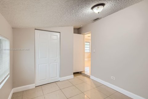 Casa en venta en Miramar, Florida, 3 dormitorios, 109.62 m2 № 1945950 - foto 11