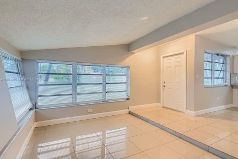 Casa en venta en Miramar, Florida, 3 dormitorios, 109.62 m2 № 1945950 - foto 14