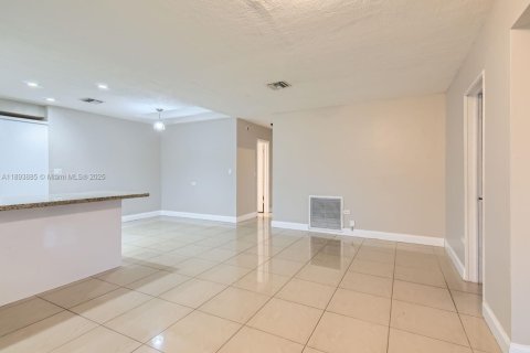 Casa en venta en Miramar, Florida, 3 dormitorios, 109.62 m2 № 1945950 - foto 21
