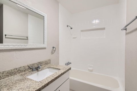 Casa en venta en Miramar, Florida, 3 dormitorios, 109.62 m2 № 1945950 - foto 17