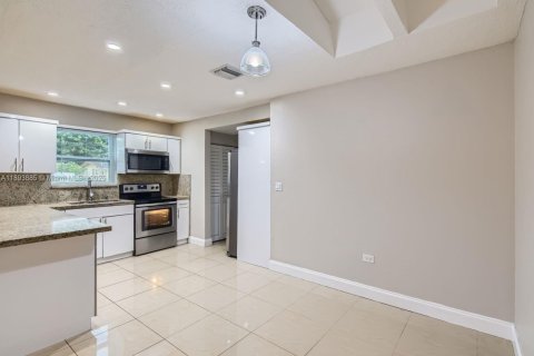 Casa en venta en Miramar, Florida, 3 dormitorios, 109.62 m2 № 1945950 - foto 7