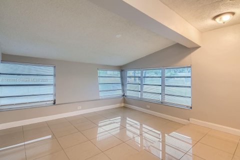 Casa en venta en Miramar, Florida, 3 dormitorios, 109.62 m2 № 1945950 - foto 13