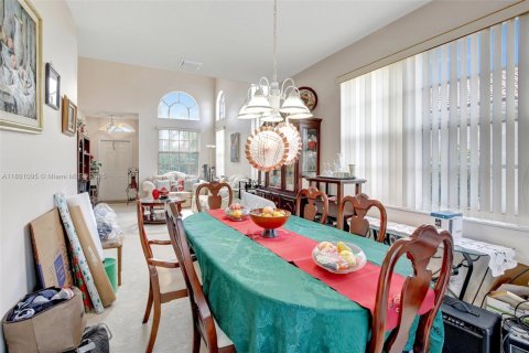 Casa en venta en Pembroke Pines, Florida, 4 dormitorios, 207.92 m2 № 1683833 - foto 16
