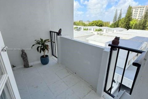 Condo in Aventura, Florida, 1 bedroom  № 2043823 - photo 12