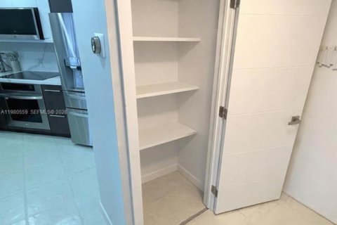 Condo in Aventura, Florida, 1 bedroom  № 2043823 - photo 29