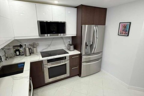 Condo in Aventura, Florida, 1 bedroom  № 2043823 - photo 2