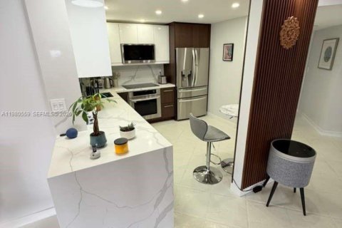 Condo in Aventura, Florida, 1 bedroom  № 2043823 - photo 3