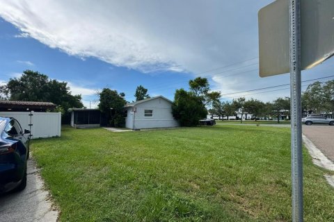 House in Saint Petersburg, Florida 3 bedrooms, 153.94 sq.m. № 1893776 - photo 3