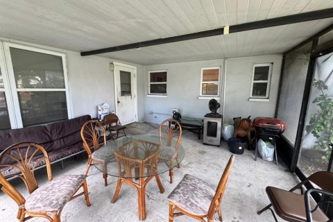 House in Saint Petersburg, Florida 3 bedrooms, 153.94 sq.m. № 1893776 - photo 5