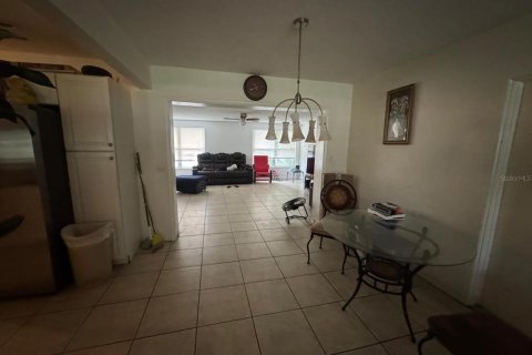 House in Saint Petersburg, Florida 3 bedrooms, 153.94 sq.m. № 1893776 - photo 6