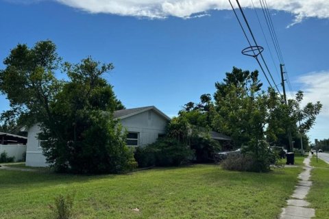 House in Saint Petersburg, Florida 3 bedrooms, 153.94 sq.m. № 1893776 - photo 1