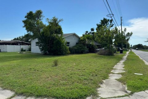 House in Saint Petersburg, Florida 3 bedrooms, 153.94 sq.m. № 1893776 - photo 2