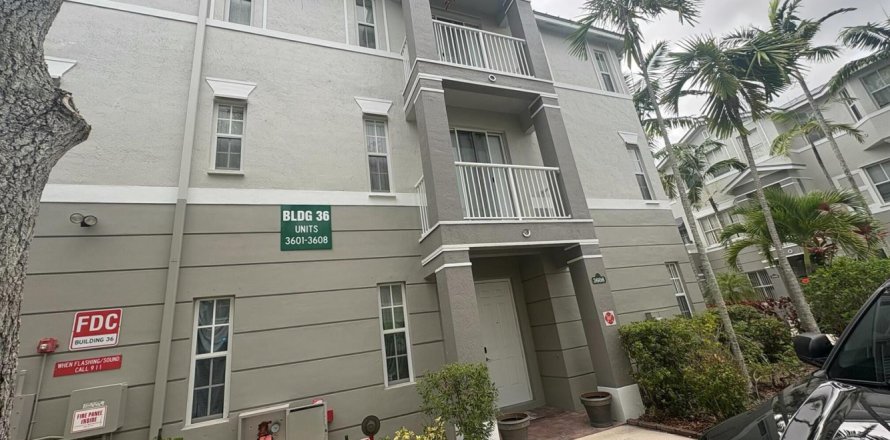 Touwnhouse à Royal Palm Beach, Floride 4 chambres, 184.69 m2 № 2252480