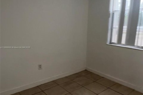 Condo in Miami, Florida, 2 bedrooms  № 2243193 - photo 4