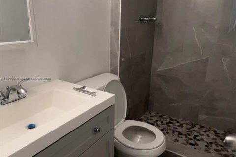 Condo in Miami, Florida, 2 bedrooms  № 2243193 - photo 7
