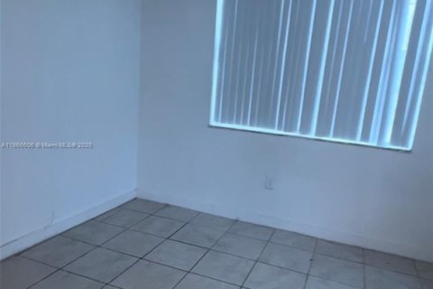 Condo in Miami, Florida, 2 bedrooms  № 2243193 - photo 8