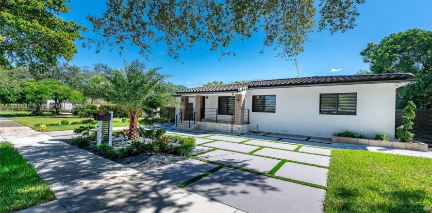 Villa ou maison à Miami Springs, Floride 3 chambres, 102.19 m2 № 1939130