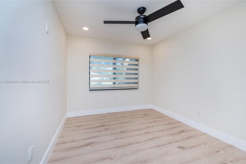 Villa ou maison à vendre à Miami Springs, Floride: 3 chambres, 102.19 m2 № 1939130 - photo 25
