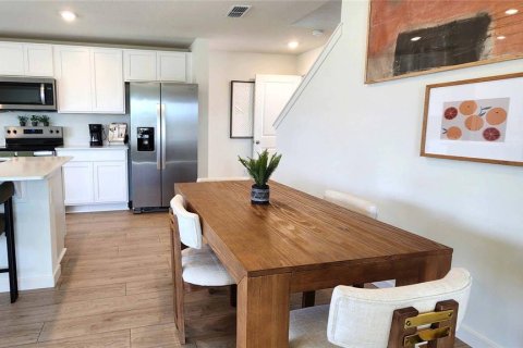 Townhouse in Osteen, Florida 4 bedrooms, 163.32 sq.m. № 2236954 - photo 2