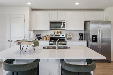 Townhouse in Osteen, Florida 4 bedrooms, 163.32 sq.m. № 2236954 - photo 4