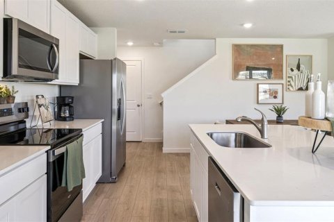 Townhouse in Osteen, Florida 4 bedrooms, 163.32 sq.m. № 2236954 - photo 9