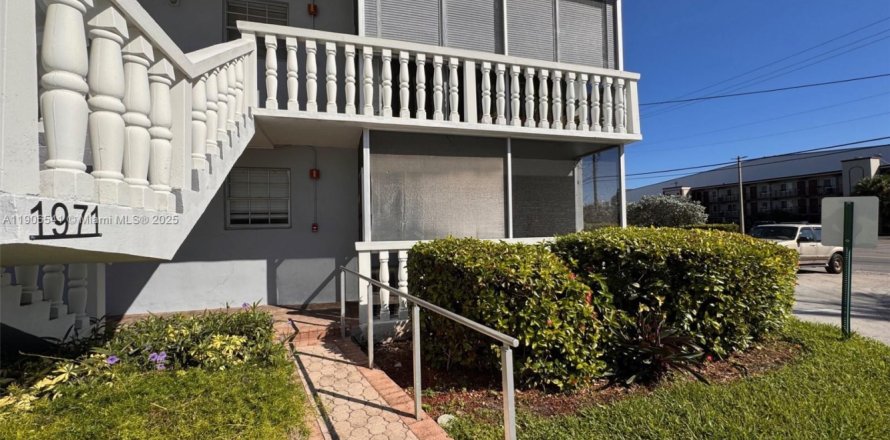 Condo à Pompano Beach, Floride, 2 chambres № 1957096