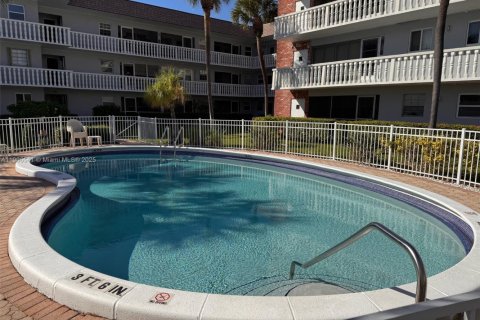 Copropriété à louer à Pompano Beach, Floride: 2 chambres, 89.19 m2 № 1957096 - photo 3