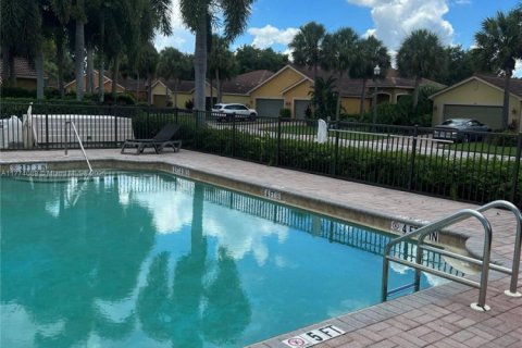 House in Lehigh Acres, Florida 2 bedrooms № 1702309 - photo 3