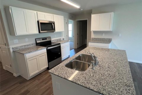House in Lehigh Acres, Florida 2 bedrooms № 1702309 - photo 9