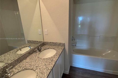 House in Lehigh Acres, Florida 2 bedrooms № 1702309 - photo 25