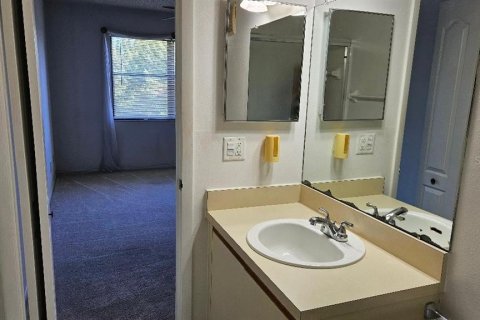 Condo in Saint Petersburg, Florida, 2 bedrooms № 2104466 - photo 14