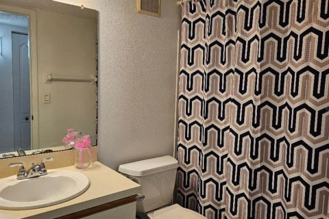Condo in Saint Petersburg, Florida, 2 bedrooms № 2104466 - photo 18
